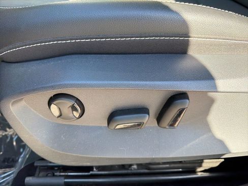 Used 2022 Volkswagen Taos SE image 16