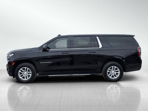 Used 2022 Chevrolet Suburban LT w/ Luxury Package AWD/4WD image 4