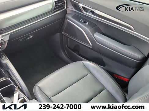 Certified 2024 Kia Telluride S FWD image 17