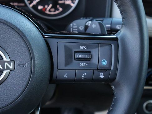 Used 2023 Nissan Rogue SL w/ SL Premium Package image 32