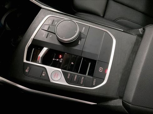 Used 2023 BMW 330e image 37