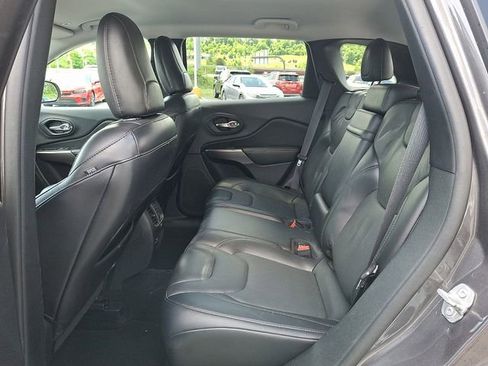 Used 2019 Jeep Cherokee Limited AWD/4WD image 23