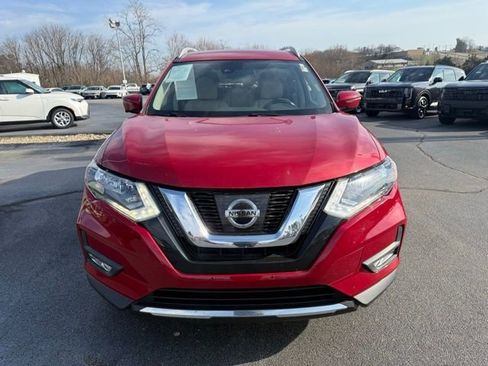 Used 2017 Nissan Rogue SL image 2