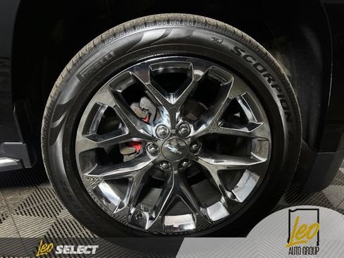 Used 2019 Chevrolet Suburban Premier AWD/4WD image 36