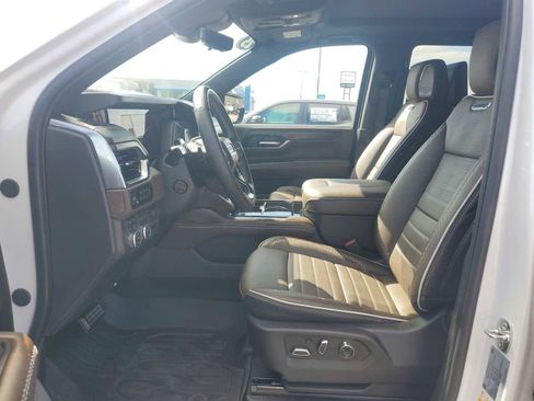 Used 2025 GMC Yukon Denali Ultimate image 18