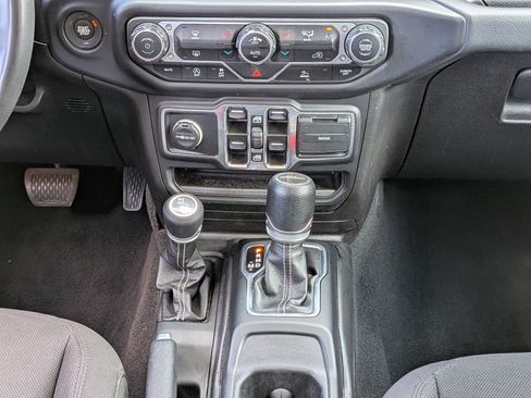 Used 2023 Jeep Gladiator Overland AWD/4WD image 20