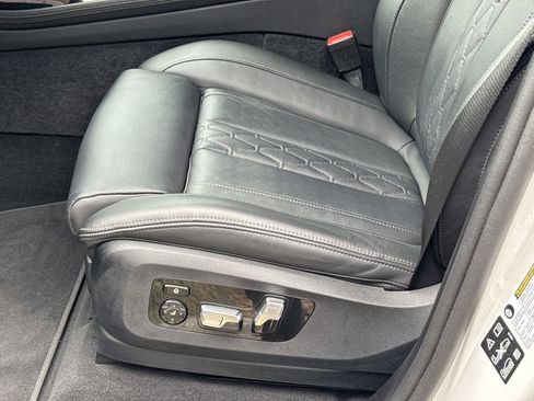 Used 2025 BMW X7 M60i image 21