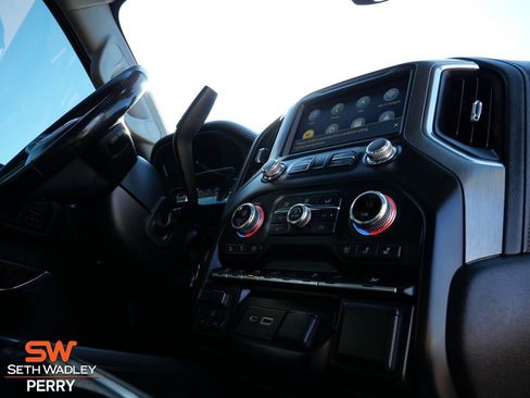 Used 2022 GMC Sierra 3500 Denali w/ Denali Ultimate Package image 19