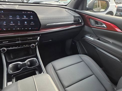 Certified 2024 Chevrolet Traverse Z71 w/ Enhanced Driving Package image 17