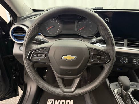 Used 2025 Chevrolet Trax LS image 12