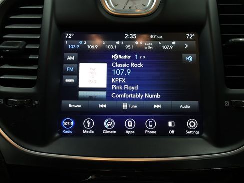 Used 2019 Chrysler 300 Touring image 27