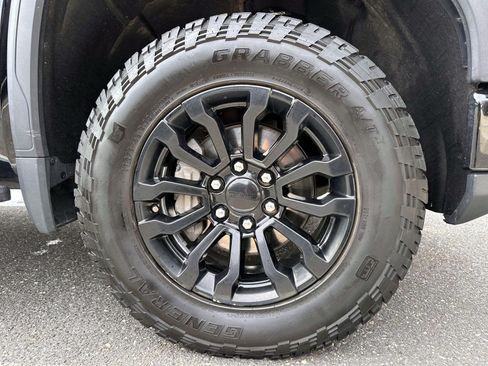 Used 2023 GMC Sierra 1500 AT4 w/ AT4 Premium Package AWD/4WD image 6