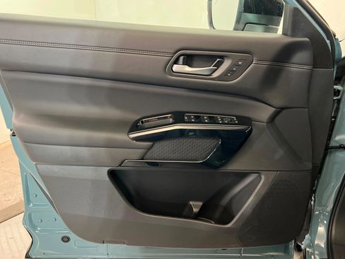 New 2026 Nissan Pathfinder Platinum AWD/4WD image 14
