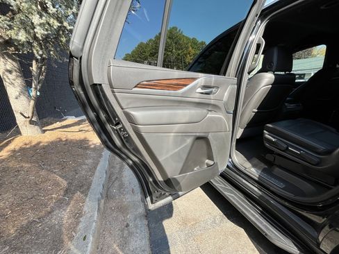 Used 2021 Cadillac Escalade Luxury image 30