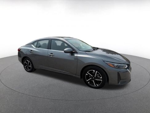 Used 2025 Nissan Sentra SV FWD image 2