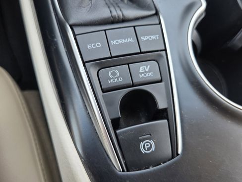 Used 2018 Toyota Camry XLE w/ Audio Package FWD image 15