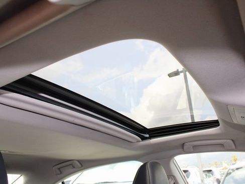 Used 2016 Lexus ES 300h w/ Navigation System Package image 6