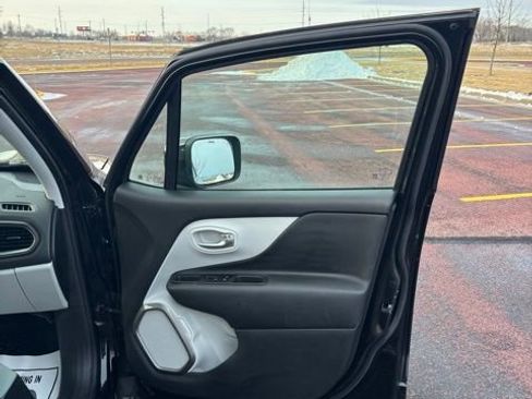 Used 2022 Jeep Renegade Limited AWD/4WD image 20