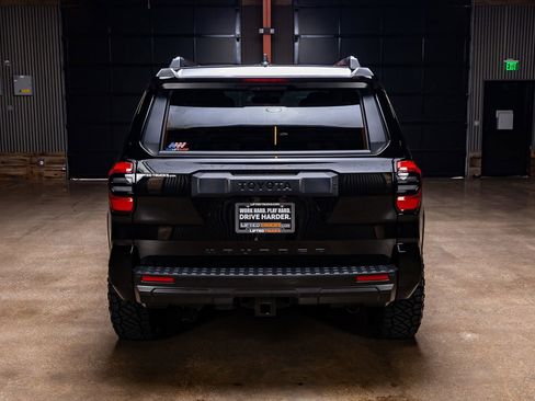 Used 2025 Toyota 4Runner SR5 AWD/4WD image 8