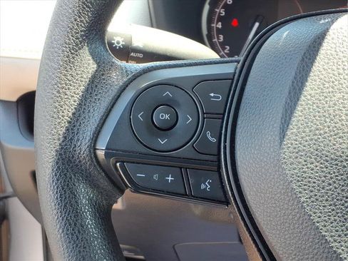 Used 2024 Toyota RAV4 XLE FWD image 11
