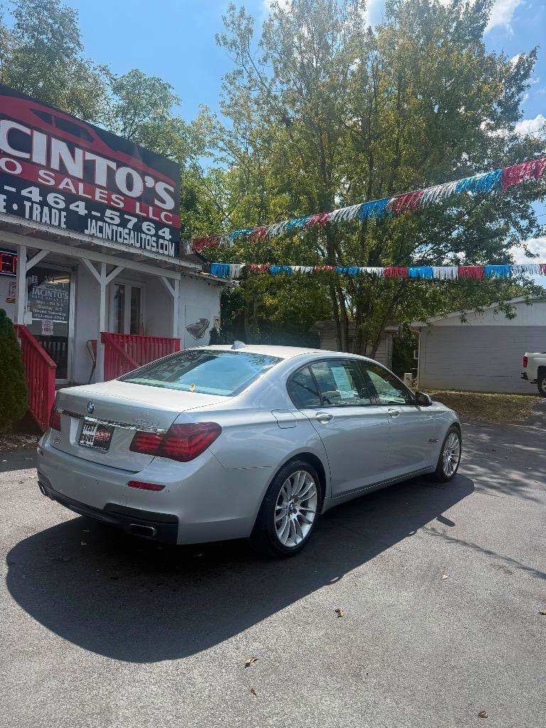 Used 2013 BMW 750Li RWD image 3