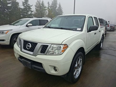 Used 2020 Nissan Frontier SV image 1