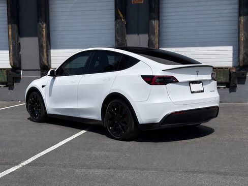 Used 2022 Tesla Model Y Performance AWD/4WD image 6