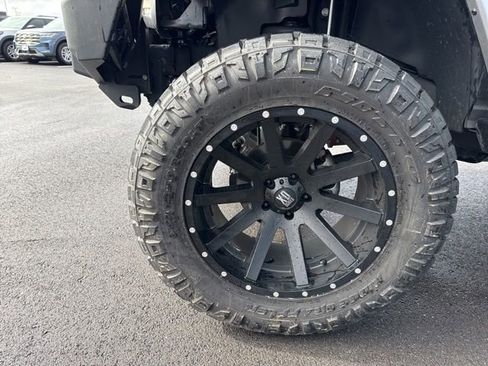Used 2018 Jeep Wrangler Sahara AWD/4WD image 9