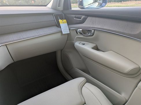 New 2026 Volvo XC90 B6 Ultra w/ Protection Package image 10