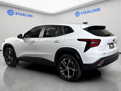 Certified 2024 Chevrolet Trax RS w/ Driver Confidence Package image 5