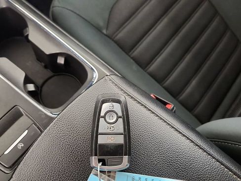 Used 2019 Ford Fusion SE FWD image 20