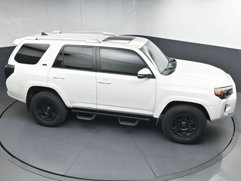 Used 2017 Toyota 4Runner SR5 Premium AWD/4WD image 32