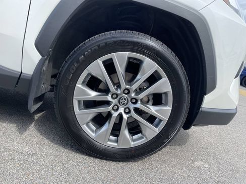 Certified 2022 Toyota RAV4 XLE Premium AWD/4WD image 11