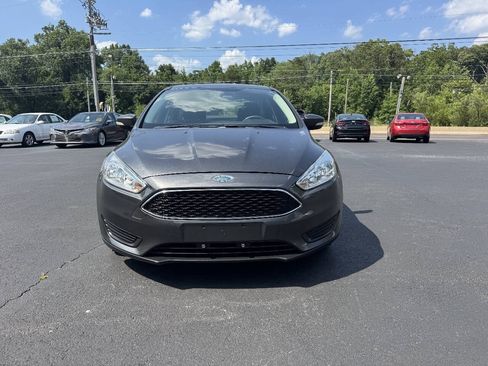 Used 2015 Ford Focus SE w/ Reverse Sensing Package FWD image 3
