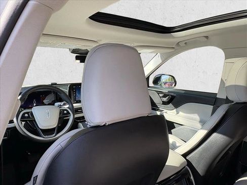 Used 2025 Lincoln Aviator AWD image 14