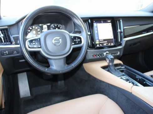 Used 2018 Volvo S90 T5 Momentum w/ Convenience Package image 5