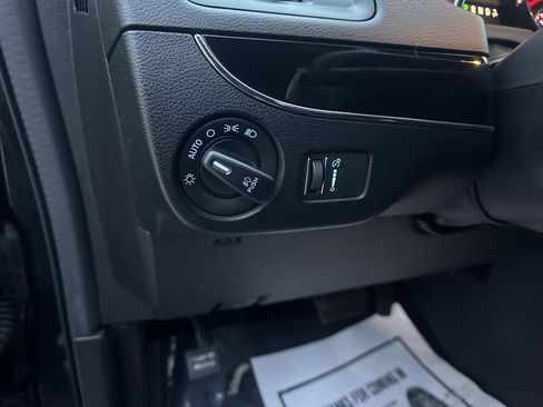 Used 2018 Dodge Grand Caravan SE image 35