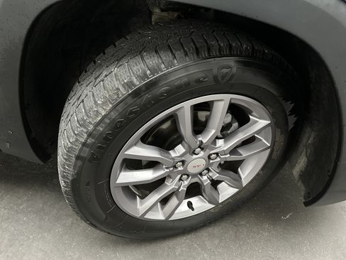 Used 2022 GMC Terrain SLT w/ LPO, Floor Liner Package AWD/4WD image 10