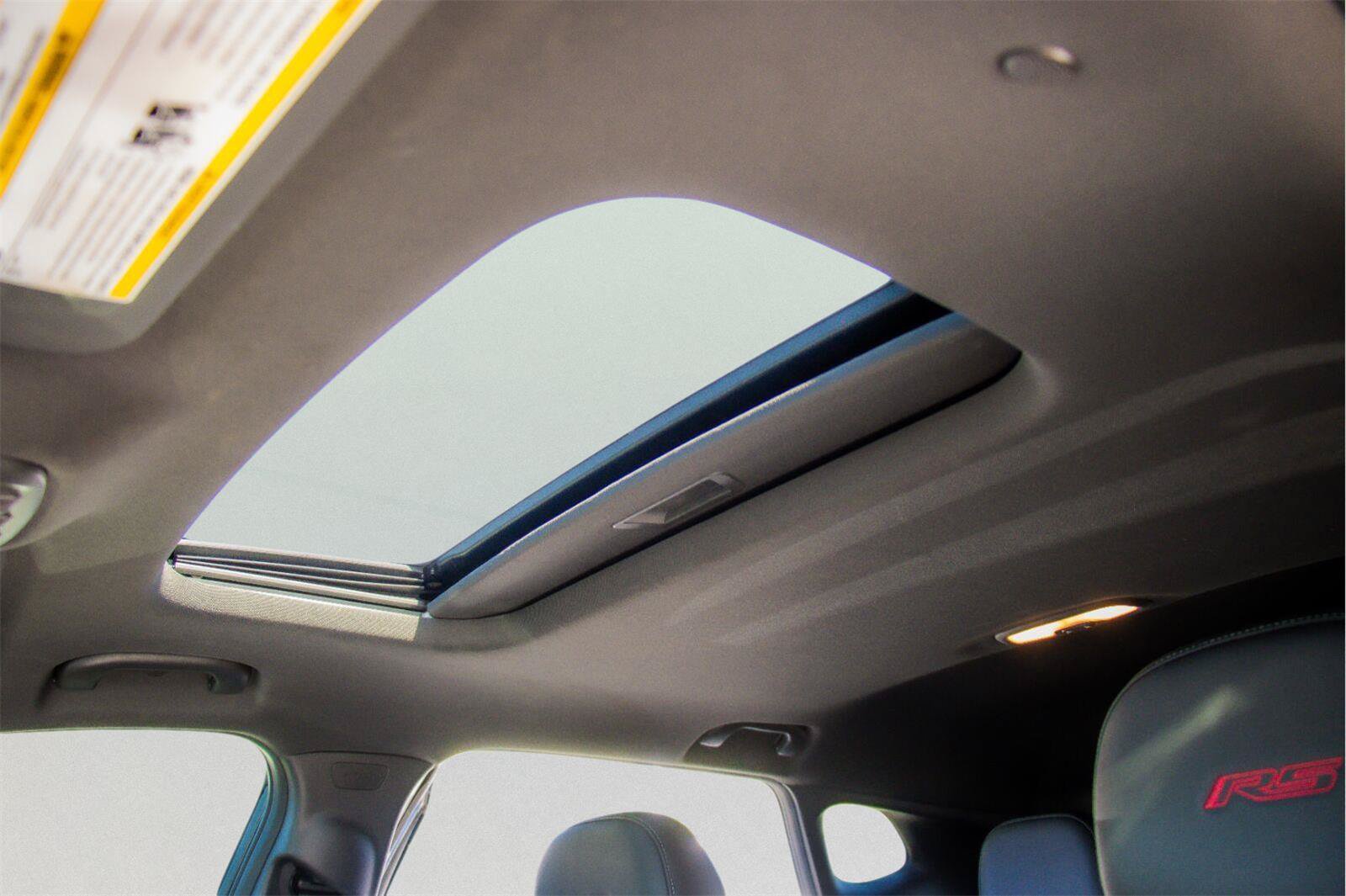 Used 2025 Chevrolet Trax RS w/ Sunroof Package FWD image 8