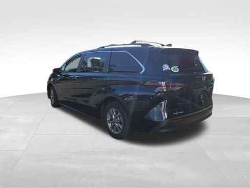 Certified 2025 Toyota Sienna XLE w/ XLE Plus Package AWD/4WD image 9