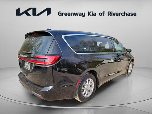 Used 2025 Chrysler Pacifica Select FWD image 7