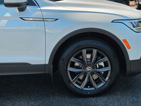Certified 2023 Volkswagen Tiguan SE w/ Panoramic Sunroof Package FWD image 16