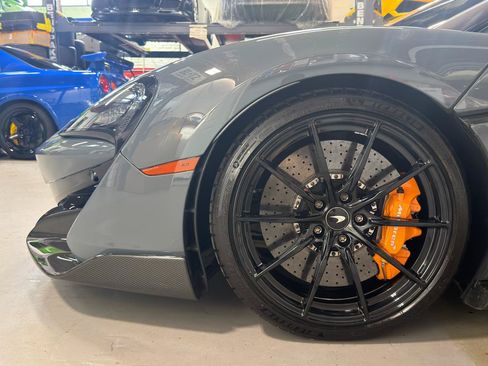 Used 2020 McLaren 600LT Spider RWD image 12