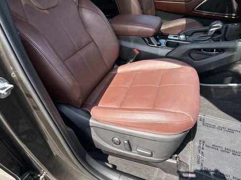 Used 2024 Kia Telluride EX w/ EX Captain's Chair Package AWD/4WD image 10