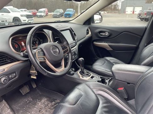 Used 2017 Jeep Cherokee Limited image 12