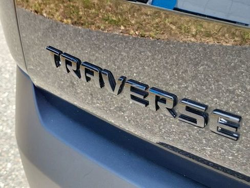 Used 2023 Chevrolet Traverse RS FWD image 8