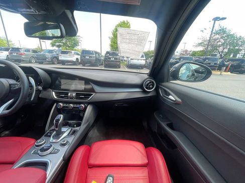 Used 2024 Alfa Romeo Giulia Veloce AWD/4WD image 18
