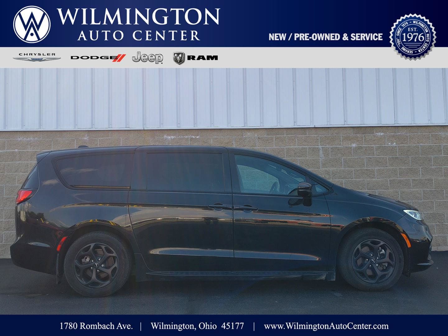 Used 2022 Chrysler Pacifica Touring-L w/ S Appearance Package FWD image 1