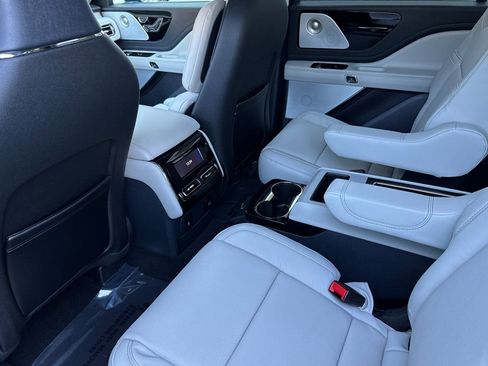 New 2026 Lincoln Aviator Reserve AWD/4WD image 10