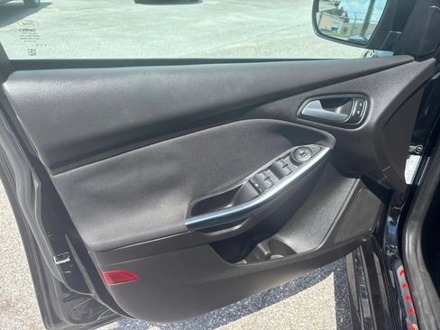 Used 2016 Ford Focus ST FWD image 19
